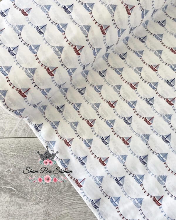 כותנה סירות קטנות על גלים