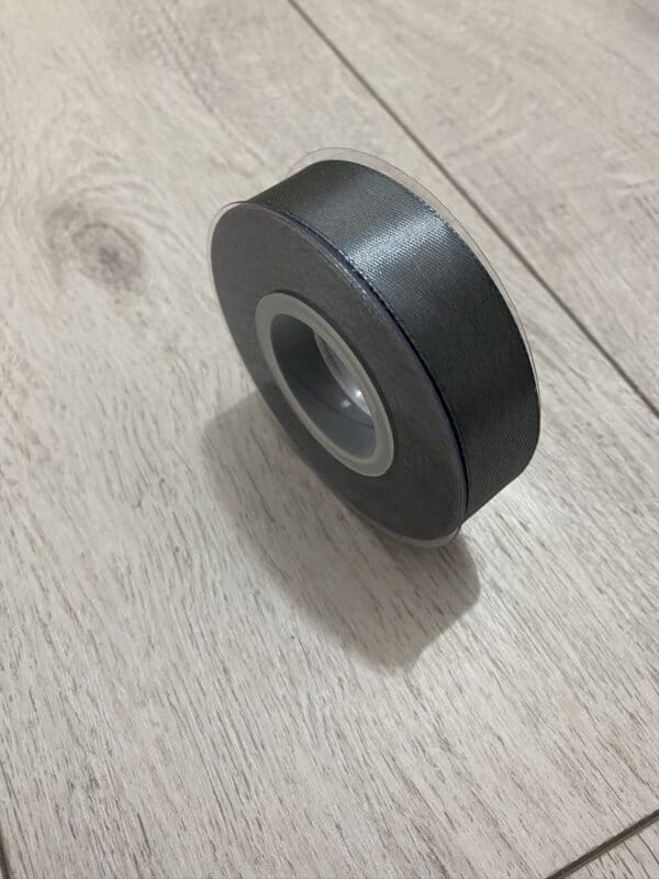 סרט סאטן אפור כהה