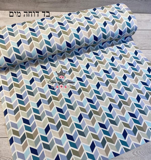 בד עמיד במים מעוינים מוקה וכחול